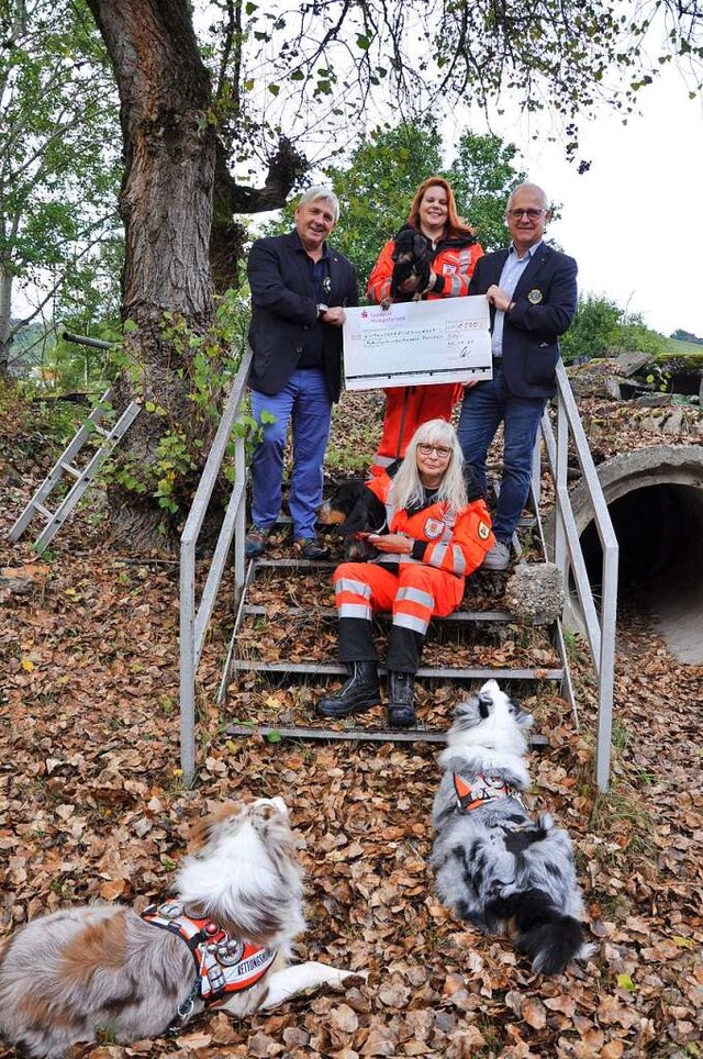 Auch die Rettungshundestaffel Oberrhei...ser vom Frderverein  des Lions Clubs.  | Foto: Jutta Schtz