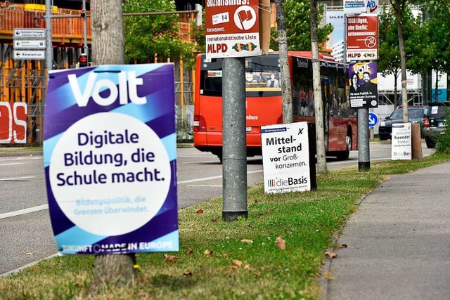 Neben den im Bundestag vertretenen Par... Botschaften auf Wahlplakaten prsent.  | Foto: Thomas Kunz