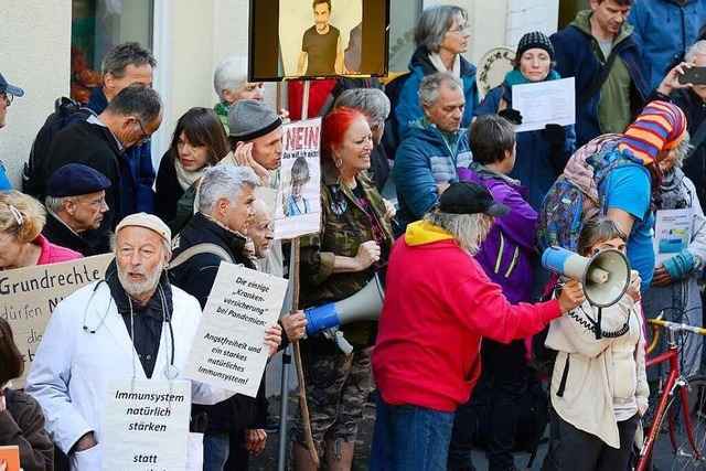 Impfgegner st�ren Corona-Impfung an Freiburger Schule