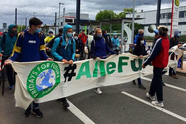 Fridays for Future bei einer Demonstra...erden 10.000 Demonstrierende erwartet.  | Foto: Jennifer Fuchs