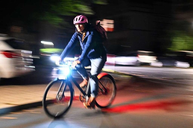Jana Khl setzt sich fr Radfahrer ein  | Foto: Swen Pfrtner (dpa)