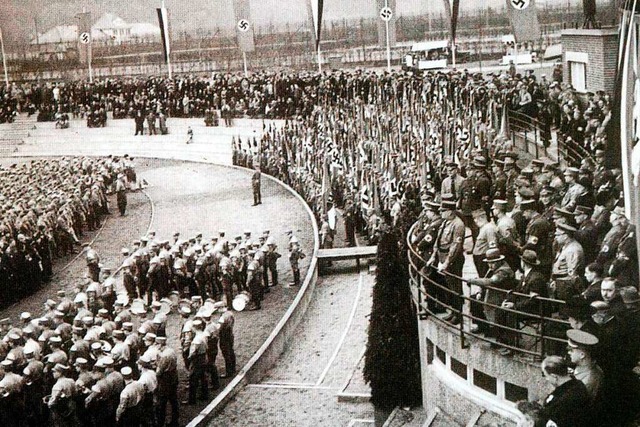 Nach der Machtbernahme durch die Nati...istorische Aufnahme vom 25. Mrz 1934.  | Foto: Buch
