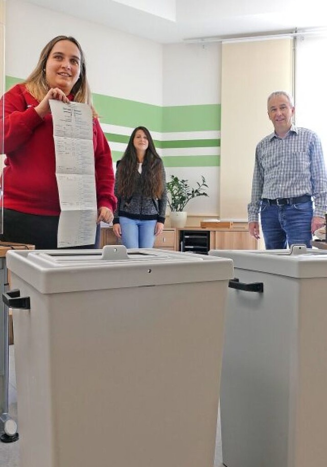 In Bonndorf stehen  zwei Briefwahlurne... der Bundestagswahl gelassen entgegen.  | Foto: Stefan Limberger-Andris