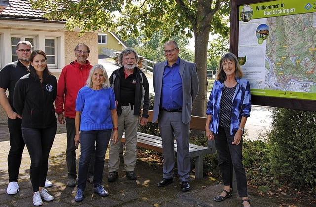 In gemeinsamer Arbeit haben engagierte...andertafel in Harpolingen aufgestellt.  | Foto: Hans-Walter Mark