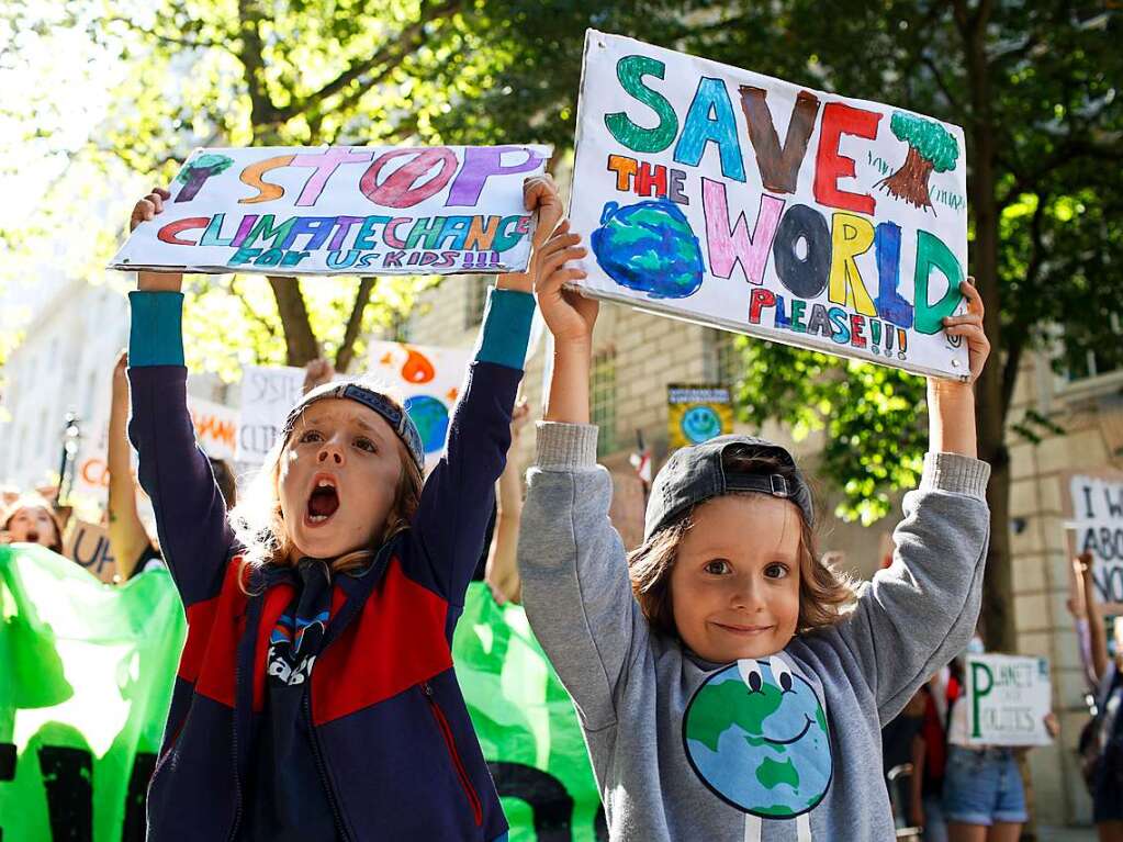 In London nehmen auch Kinder an der Klimademo teil.