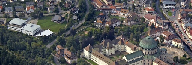 Auf der Wiese zwischen Frstabt-Gerber...wird durch den Neubau nicht versperrt.  | Foto: Christa Maier