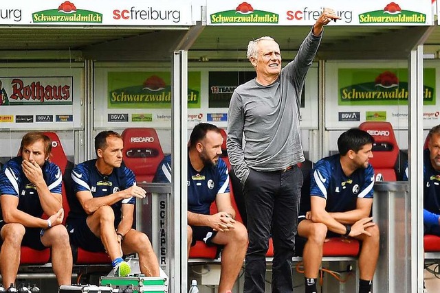 Christian Streich coacht gegen den FC ...urg zum letzten Mal im Dreisamstadion.  | Foto: Achim Keller