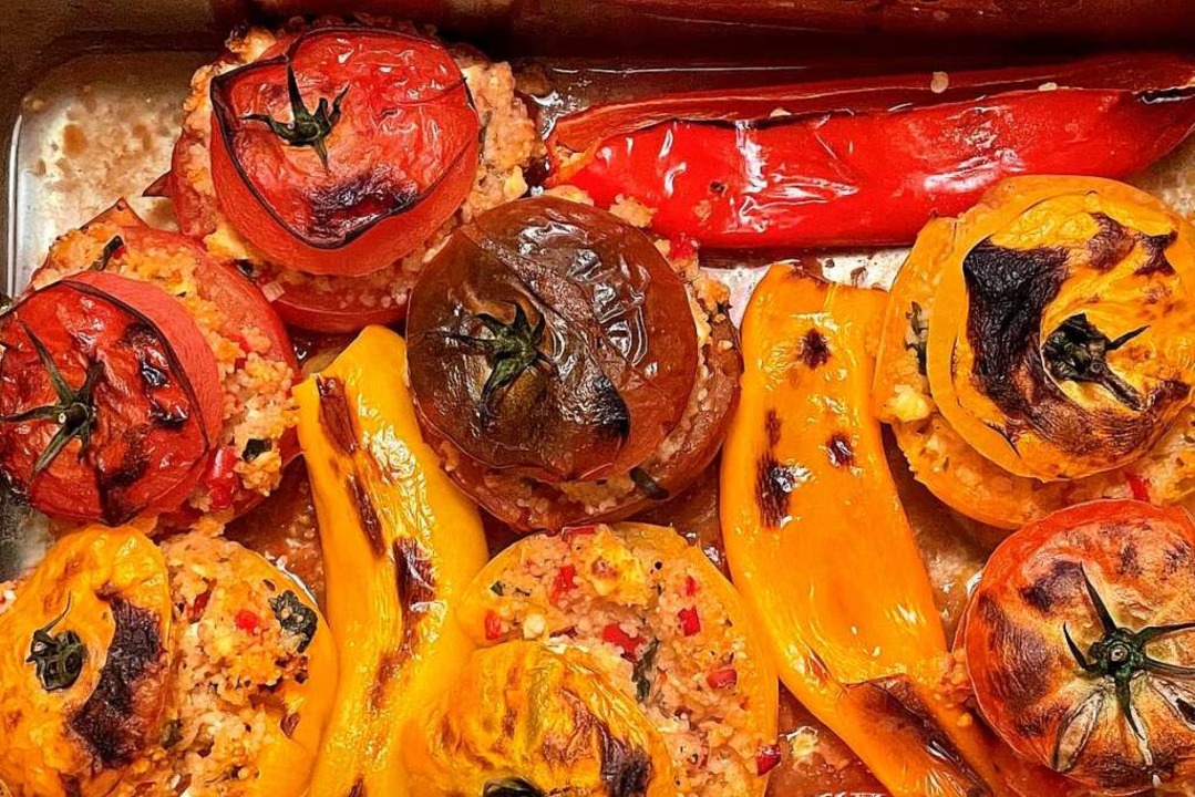 Statt der Tomaten können auch Paprika ...hier &#8211; zusätzlich gegart werden.  | Foto: Hans-Albert Stechl