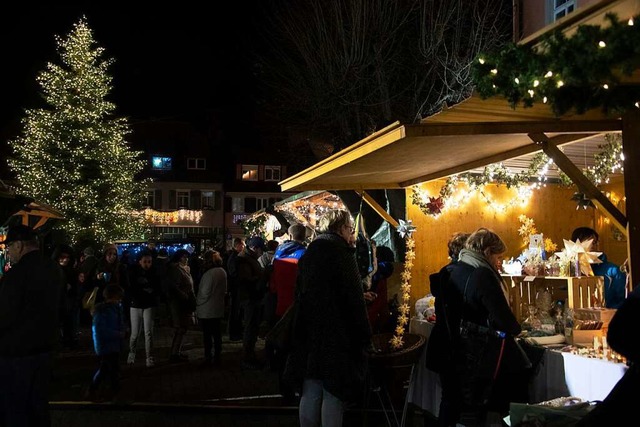 Der Markt findet traditionell vor der ...ulisse Sulzburgs  statt, zuletzt 2019.  | Foto: Volker Mnch