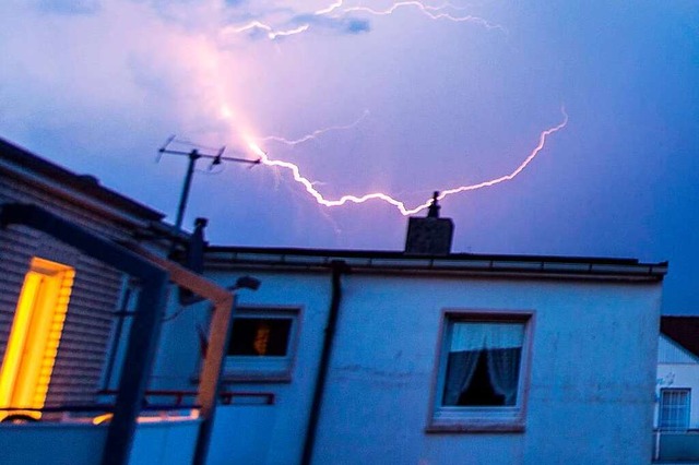 (Symbolbild) In Eimeldingen schlug ein...&#8211; es kam jedoch zu keinem Brand.  | Foto: Lino Mirgeler