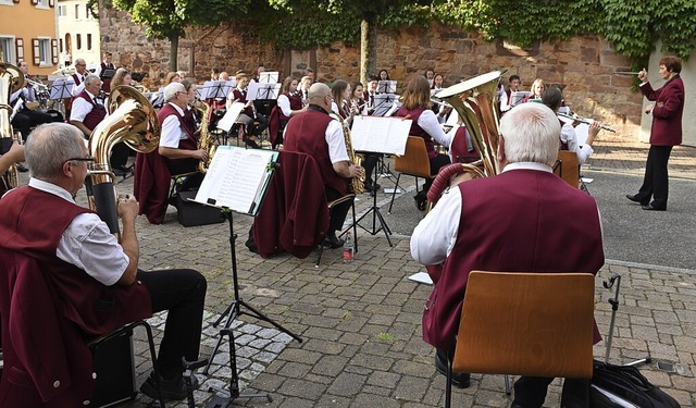 Erstmals seit 22 Monaten trat der Musikverein Forchheim wieder ffentlich auf.   | Foto: Roland Vitt