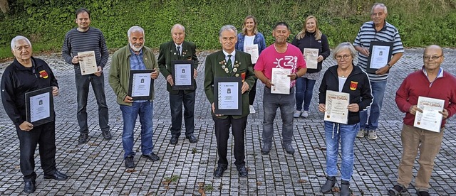 Ehrungen fr jahrzehntelange Treue gab es beim Schtzenverein Kiechlinsbergen.   | Foto: privat (Verein)