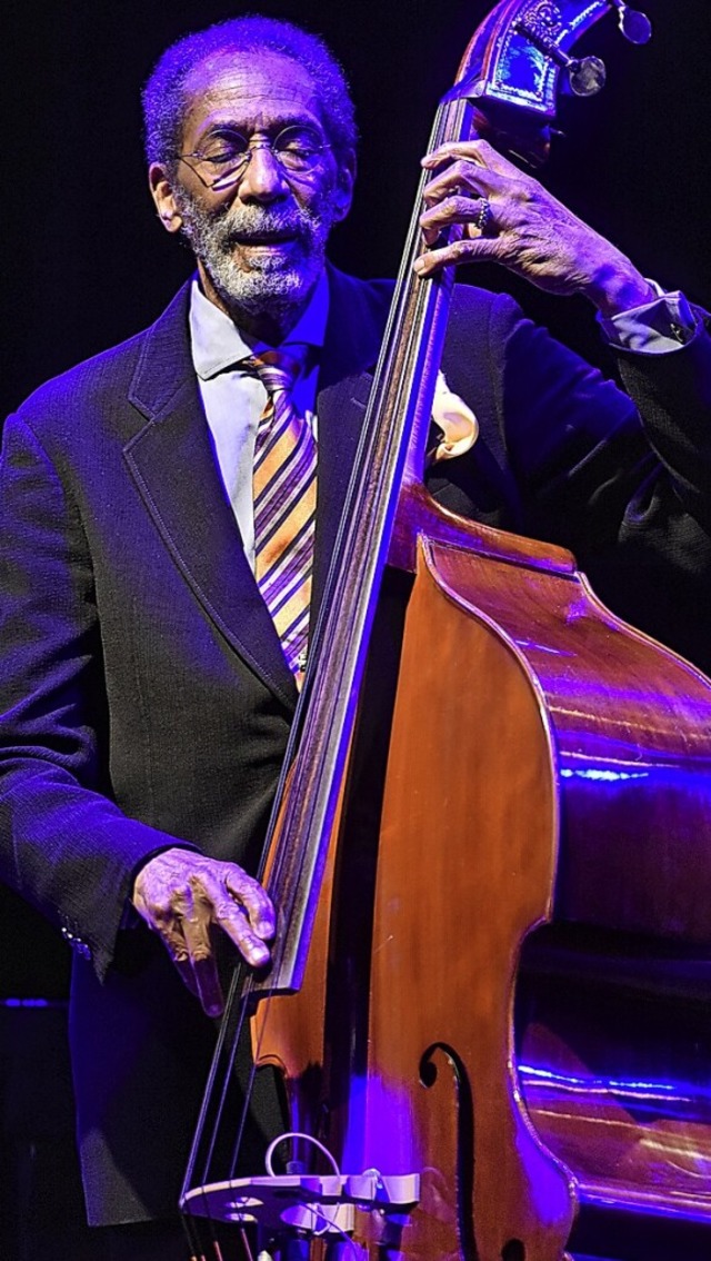 Ron Carter in Freiburg  | Foto: Thomas Kunz