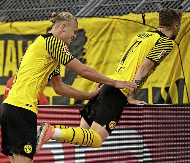 Fehlten dem BVB zuletzt verletzungsbed... Erling Haaland (links) und Marco Reus  | Foto: INA FASSBENDER (AFP)