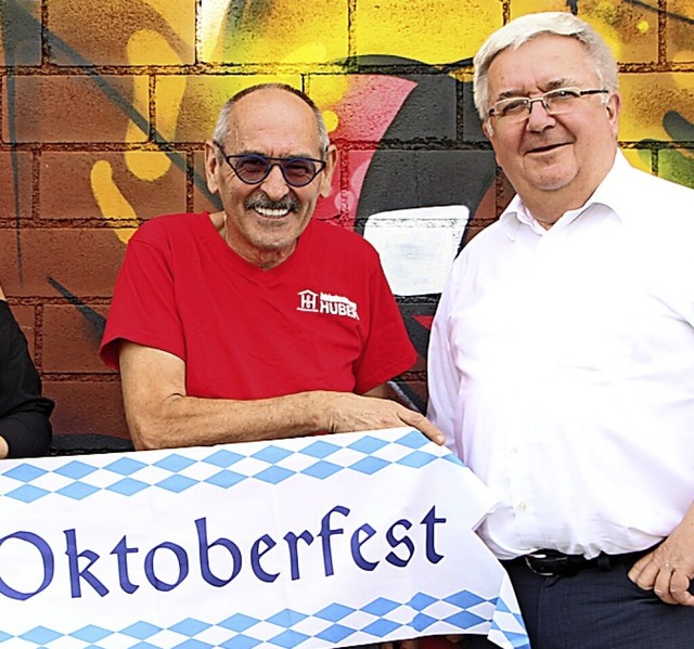 Elmar Huber und Dekan Peter Berg  (von links)  | Foto: Susanne Eschbach