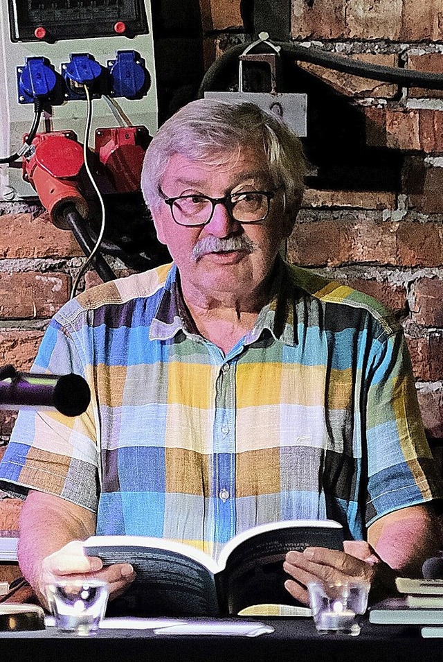 Burkhard Hoellen bei der Buchvorstellung Am Alten Ausbesserungswerk.  | Foto: Steffen Mller