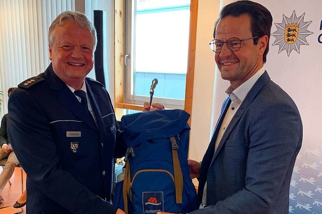 Wandern gehrt zu den Leidenschaften v...llten Schwarzwald-Rucksack berreicht  | Foto: Helmut Seller