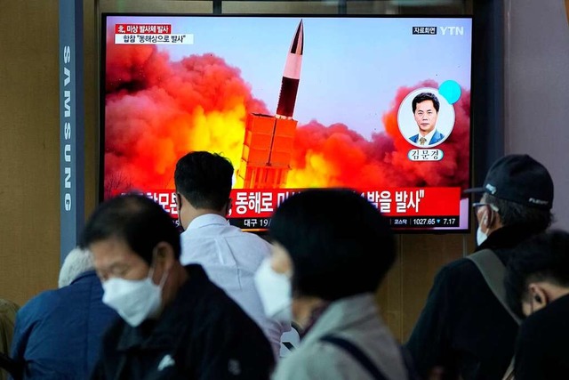 Nordkorea hat  eine mutmaliche ballis... Beamte in Seoul und Tokio mitteilten.  | Foto: Ahn Young-Joon (dpa)