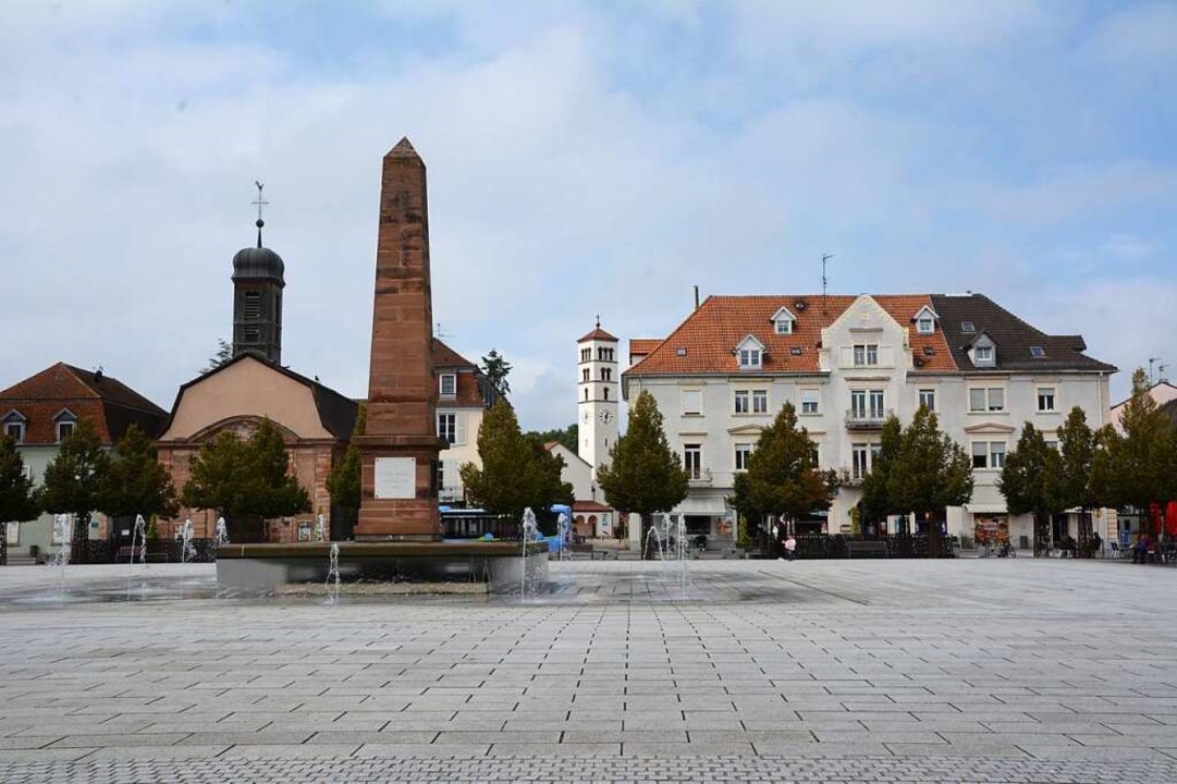 Die Feiern zum 340. Geburtstag der Fes...ie alte Garnisonskirche (links) liegt.  | Foto: Annette Mahro