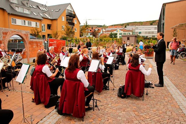 Beim Tag der offenen Tr der neuen Tag...spielte auch der rtliche Musikverein.  | Foto: Mario Schneberg