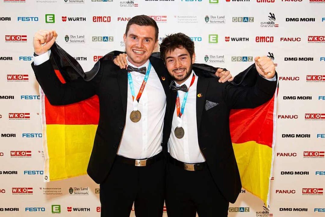 So sehen glückliche Silbermedaillengew...(links) und Jannis Borchert (rechts) .  | Foto: Euro Skills 2021/ Vidalli