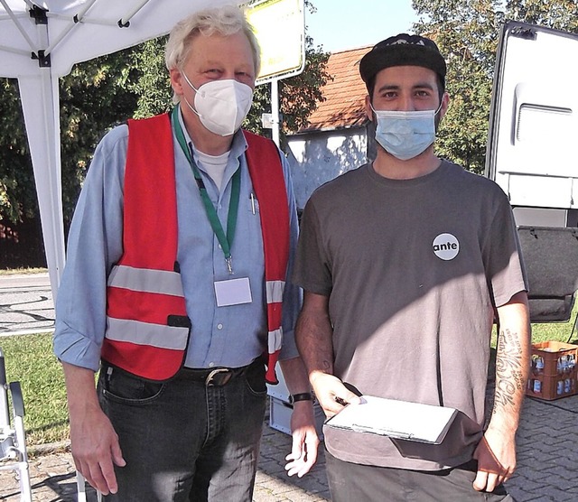 Dr. Georg Picha (links) freute sich b...kreises Waldshut in Wutach wahrnahmen.  | Foto: Gertrud Rittner