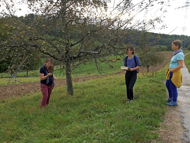 Vivien von Knigslw (Mitte) ist Botsc..., die Natur in Minseln kennenzulernen.  | Foto: Petra Wunderle