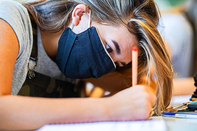 In Bayern soll die Maskenpflicht im Un...Grundschulen keine Masken mehr tragen.  | Foto: Guido Kirchner (dpa)