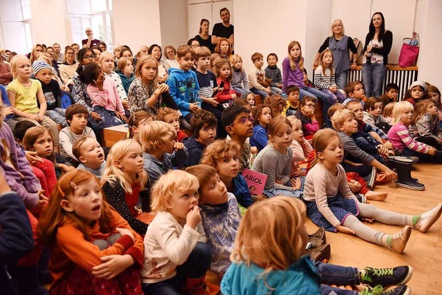 Neugierige Blicke und lauschende Ohren beim Lesefest 2019  | Foto: Rita Eggstein