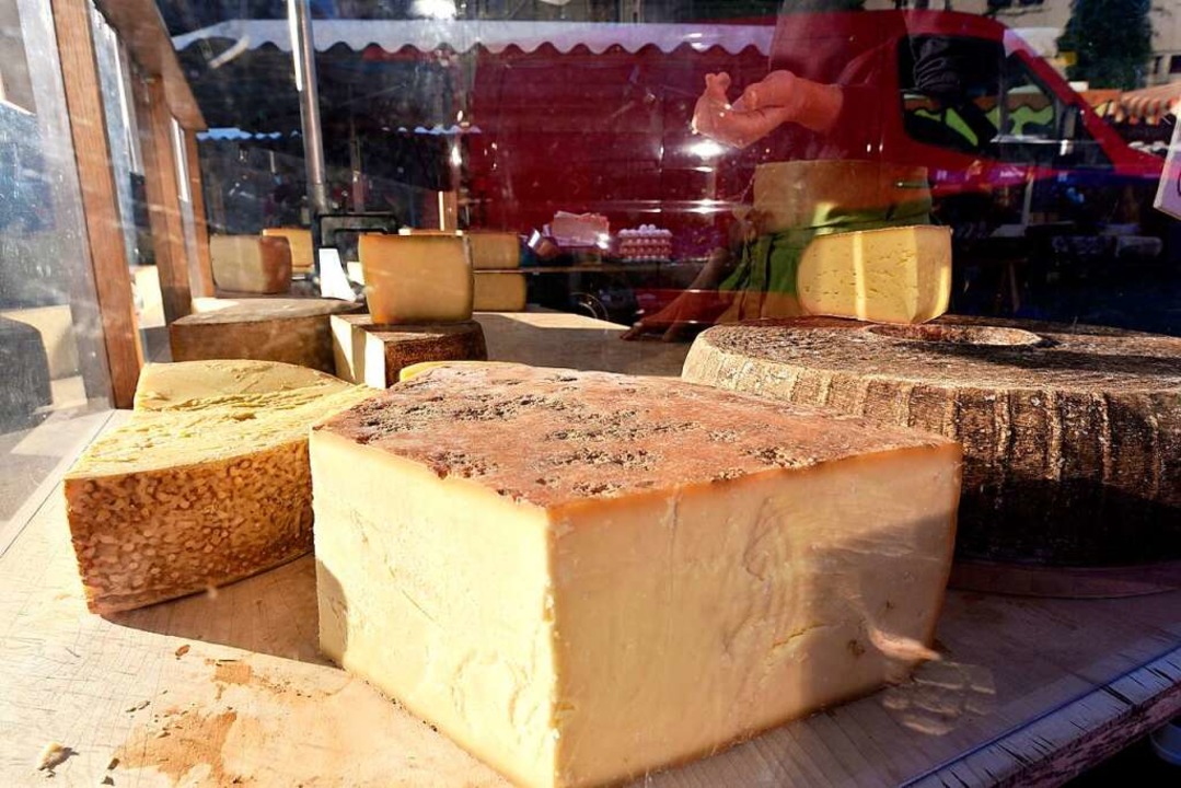 Nichts geht über Käse! Am Stand von &#...gibt es ein üppiges Angebot an Sorten.  | Foto: Thomas Kunz