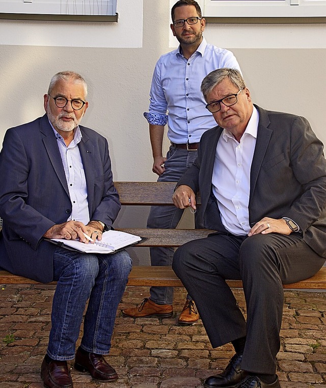 Hanns-Heinrich Schneider, Stefan Benke...inks) werben fr die Senioren-Umfrage.  | Foto: Ilona Huege