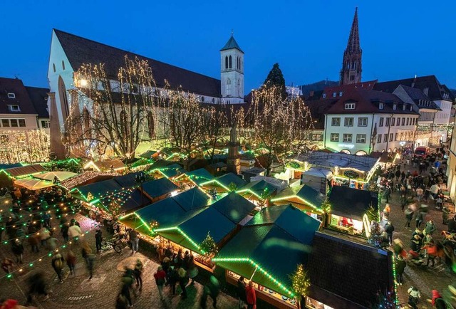 Ein Bild aus besseren, vor-pandemische...n: der Freiburger Weihnachtsmarkt 2019  | Foto: Patrick Seeger