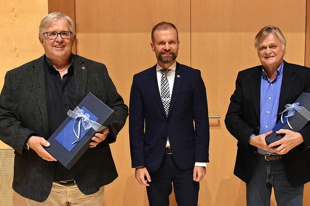 Ekkehard Mayer (links) und Andreas Sch...der Gemeinderatssitzung verabschiedet.  | Foto: Sophia Hesser