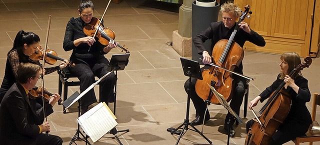 Das Minguet Quartett zusammen mit der Weiler Cellistin Isabel Gehweiler  | Foto: Roswitha Frey