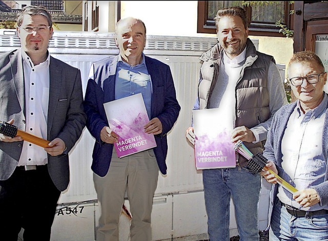 Ein Glasfasernetz fr Btzingen besieg...) und Bauamtsleiter Christian Bodynek.  | Foto: Horst David