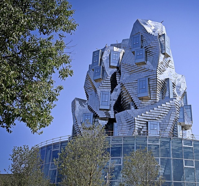 Erinnert einen Kritiker an das Gesicht...#8220;: Frank O. Gehrys Turm in Arles.  | Foto: Gerard Julien