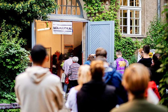 Schlange vor einem Wahllokal im Berlin...Prenzlauer Berg am vergangenen Sonntag  | Foto: Hauke-Christian Dittrich (dpa)