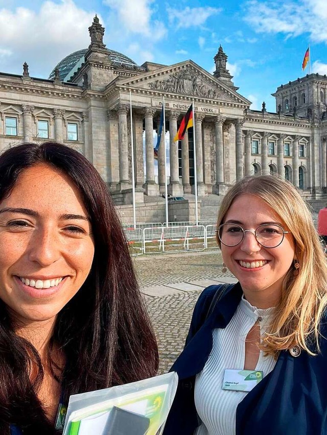 Zwei Neue im Bundestag: Chantal Kopf (...Sekmen aus Mannheim vor dem Reichstag.  | Foto: privat