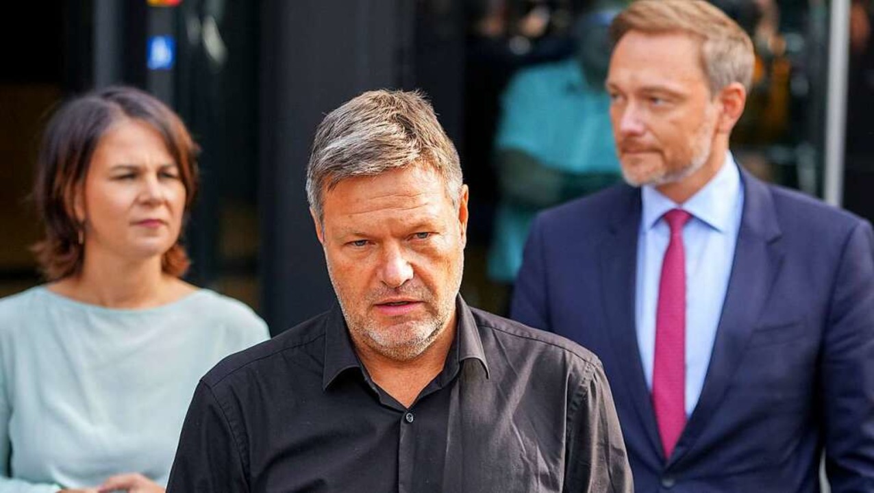 Annalena Baerbock, Robert Habeck und C...er Bundestagswahl ein Pressestatement.  | Foto: Kay Nietfeld (dpa)