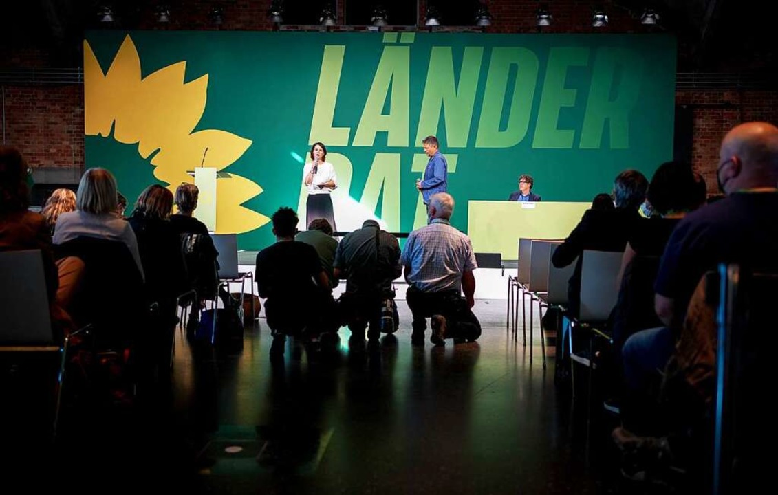 Annalena Baerbock, Bundesvorsitzende v...errat ihrer Partei zu den Delegierten.  | Foto: Kay Nietfeld (dpa)