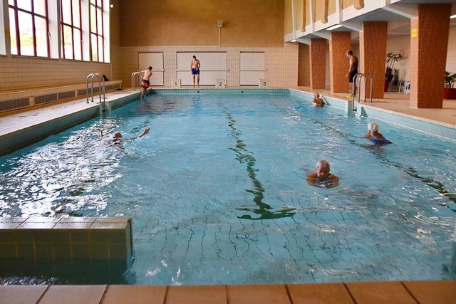 Hauptsache Wasser: Die Gste, die am S...ber die Schwimmmglichkeit im Winter.  | Foto: Horatio Gollin