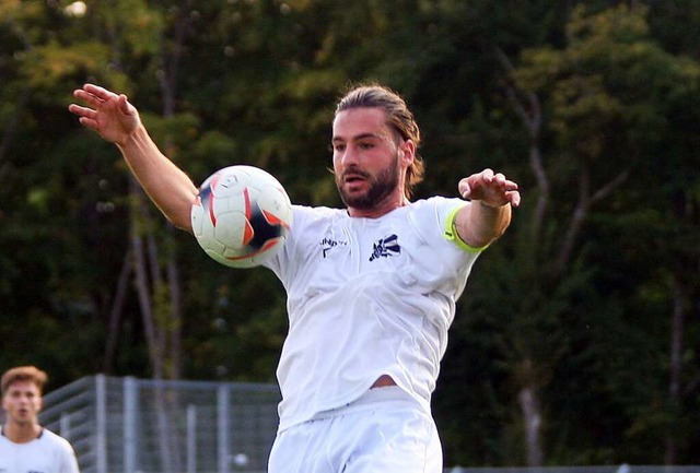 Dem Villinger Abwehrchef Dragan Ovuka ...de Tor im Auswrtsspiel in Ravensburg.  | Foto: Dieter Reinhardt