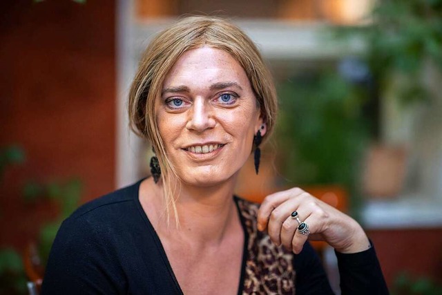 Die offen transsexuell lebende Grnen-...Mitglied des neu gewhlten Bundestags.  | Foto: Daniel Karmann (dpa)