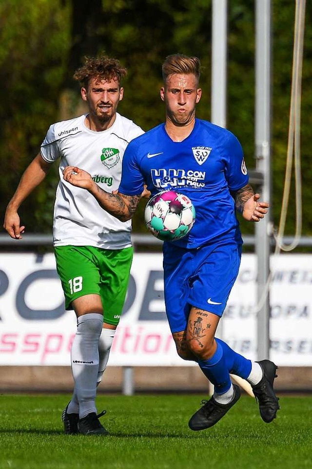 Serie als zartes Pflnzchen: Yannik Bhler (SVW, rechts, mit Kevin Hoheisel)  | Foto: Gerd Gruendl