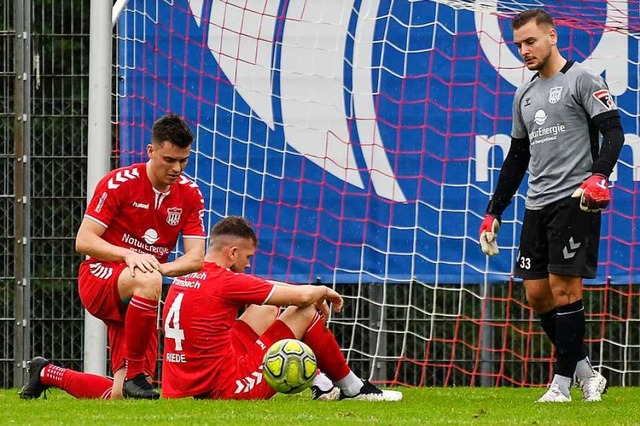 Nach neun Spielen sieglos: die FVLB-Ve...h dem dritten Gegentor gegen Bissingen  | Foto: Gerd Grndl