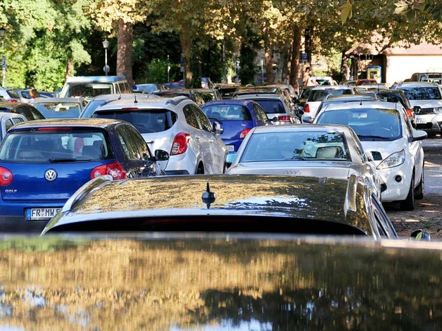 Je beliebter Staufen bei Besuchern wir...espannter wird die Parkplatzsituation.  | Foto: Hans-Peter Mller