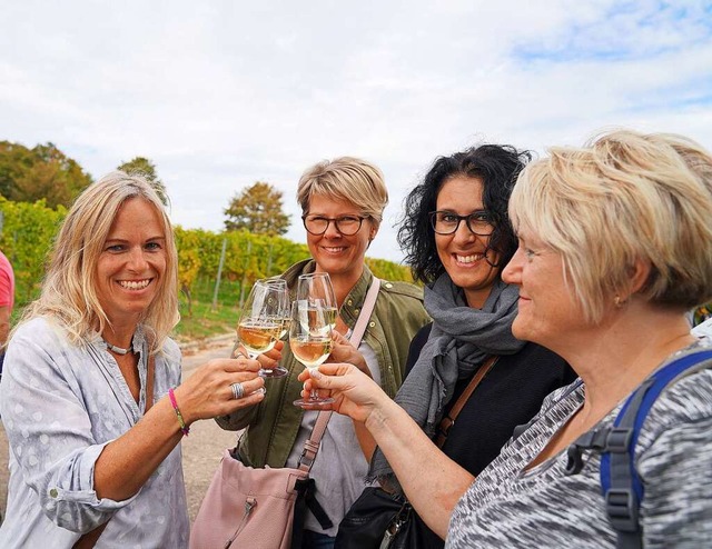 Ein Prosit auf das Leben:  Weinwanderung mit viel Genuss  | Foto: Kur- und Bderverwaltung Bad Krozingen