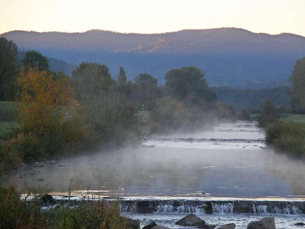 Till Brutzer aus Gundelfingen mag seltene Naturphnomene: Wenn das Wasser der Elz noch warm ist und es  Nachtfrost gibt, meistens im September, entsteht ber dem Wasser ein mystischer Nebel.