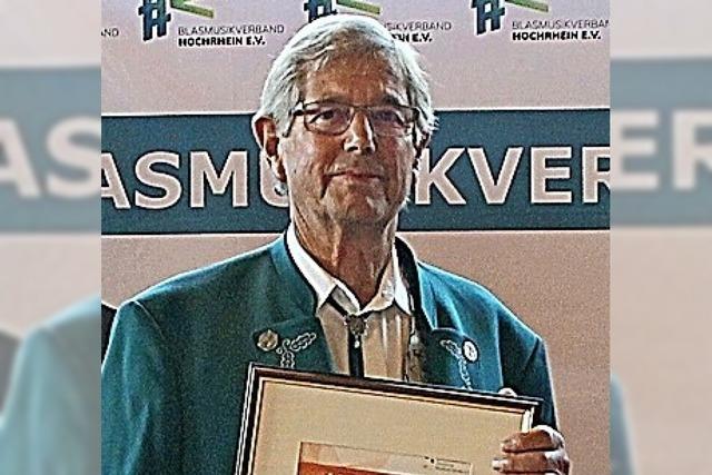 Robert Schalk für 70 Jahre aktives Musizieren ausgezeichnet