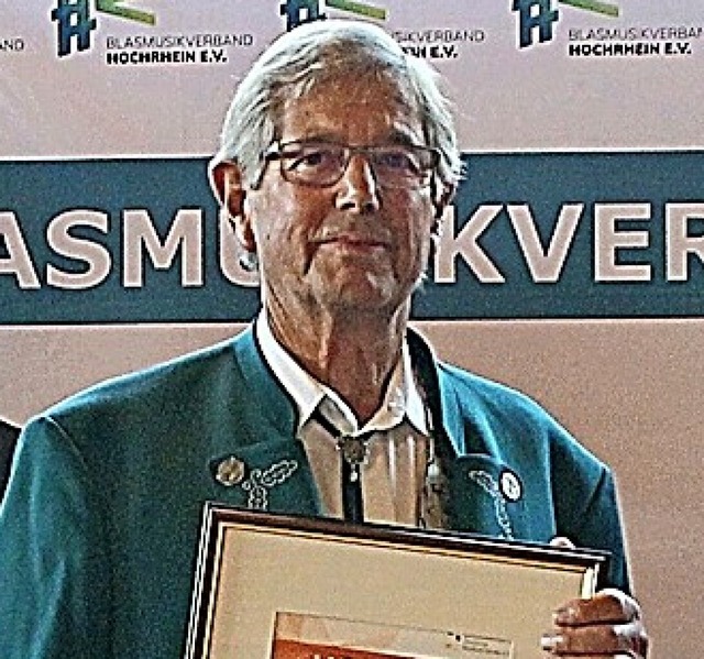Robert Schalk  wurde  fr 70 Jahre Musizieren ausgezeichnet.  | Foto:  